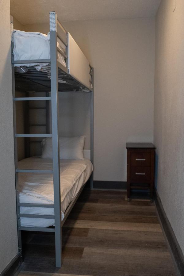 Hotel Chataura Dearborn Bagian luar foto