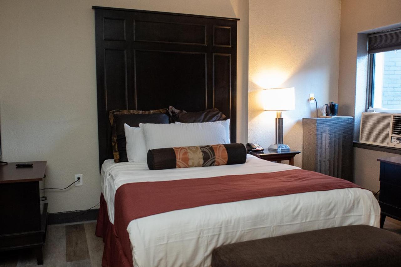 Hotel Chataura Dearborn Bagian luar foto