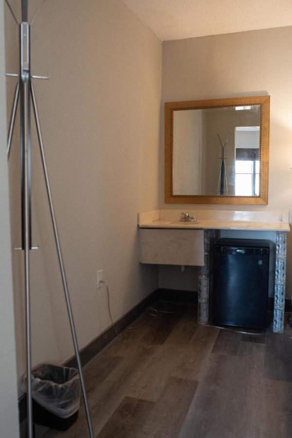 Hotel Chataura Dearborn Bagian luar foto