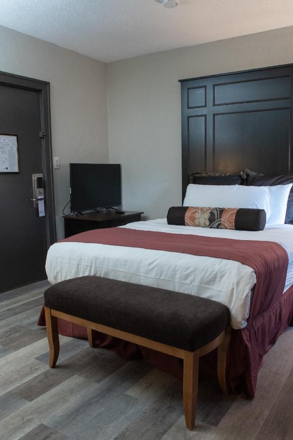 Hotel Chataura Dearborn Bagian luar foto