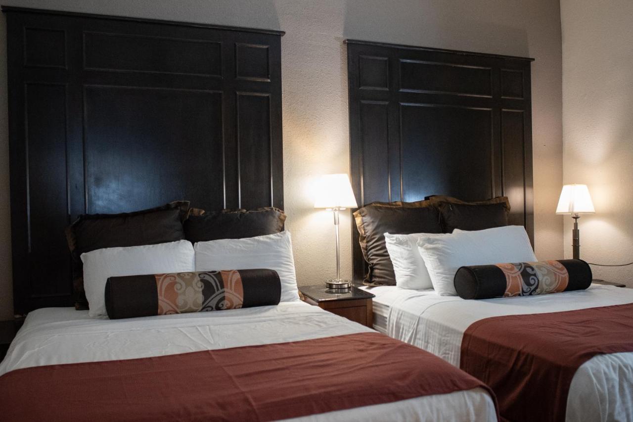 Hotel Chataura Dearborn Bagian luar foto