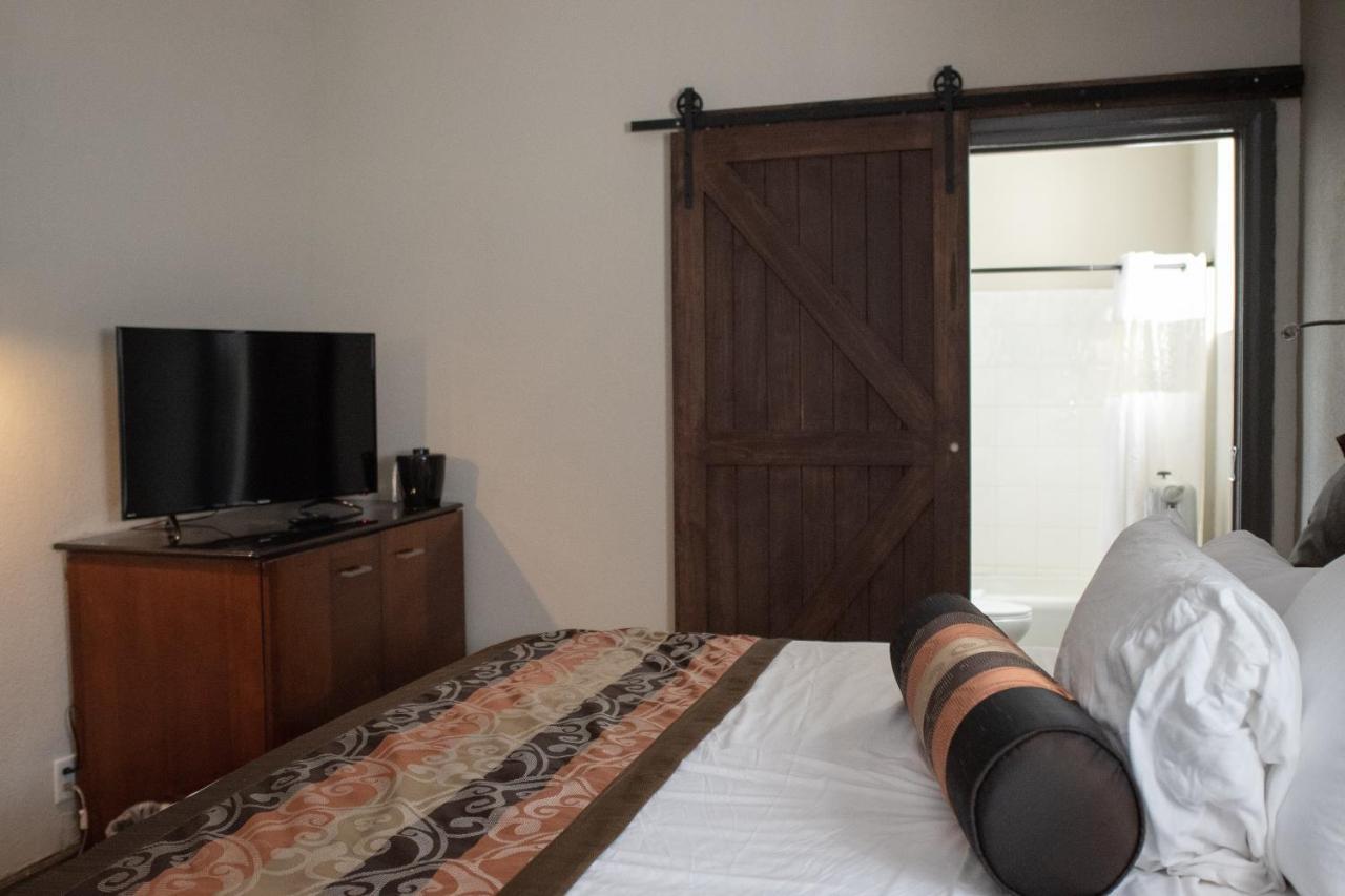 Hotel Chataura Dearborn Bagian luar foto