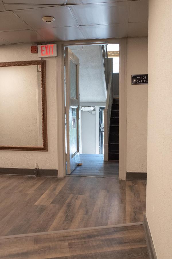 Hotel Chataura Dearborn Bagian luar foto