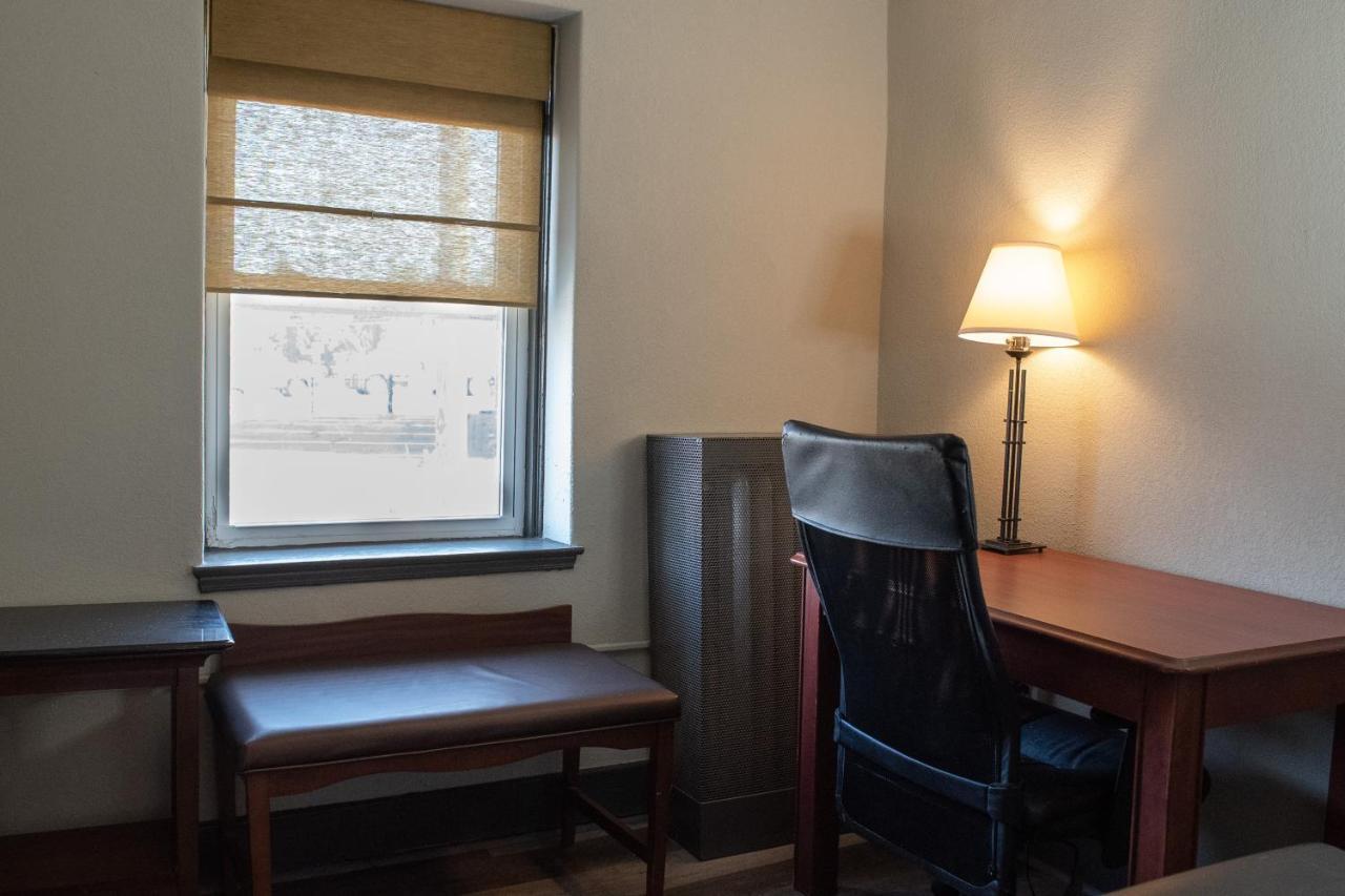 Hotel Chataura Dearborn Bagian luar foto
