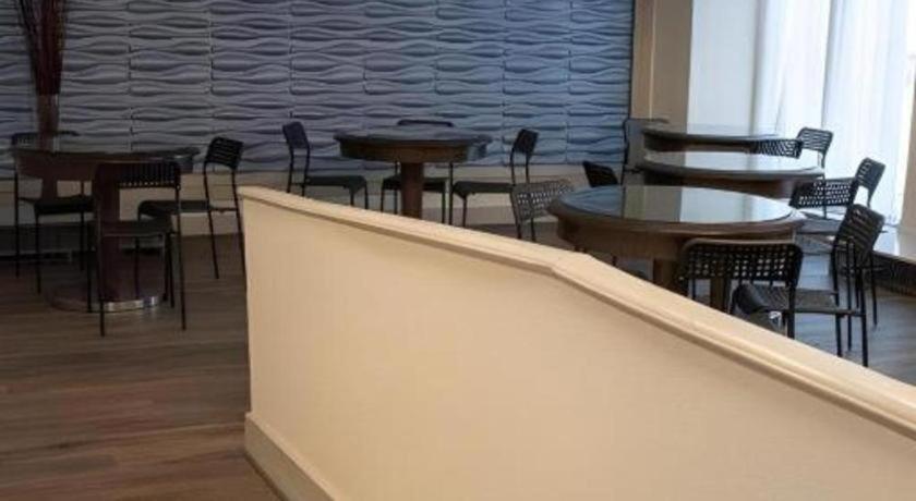 Hotel Chataura Dearborn Bagian luar foto