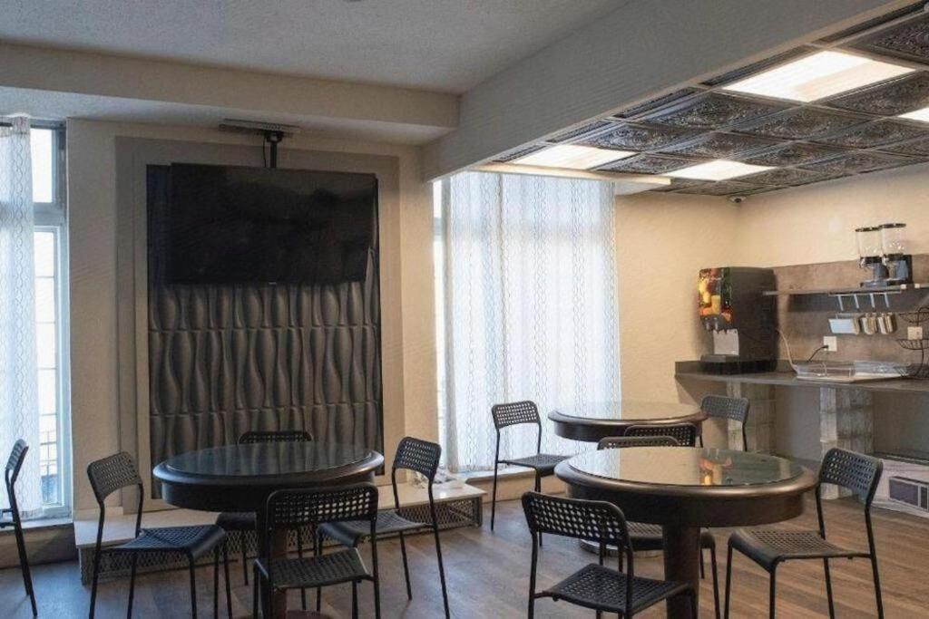 Hotel Chataura Dearborn Bagian luar foto